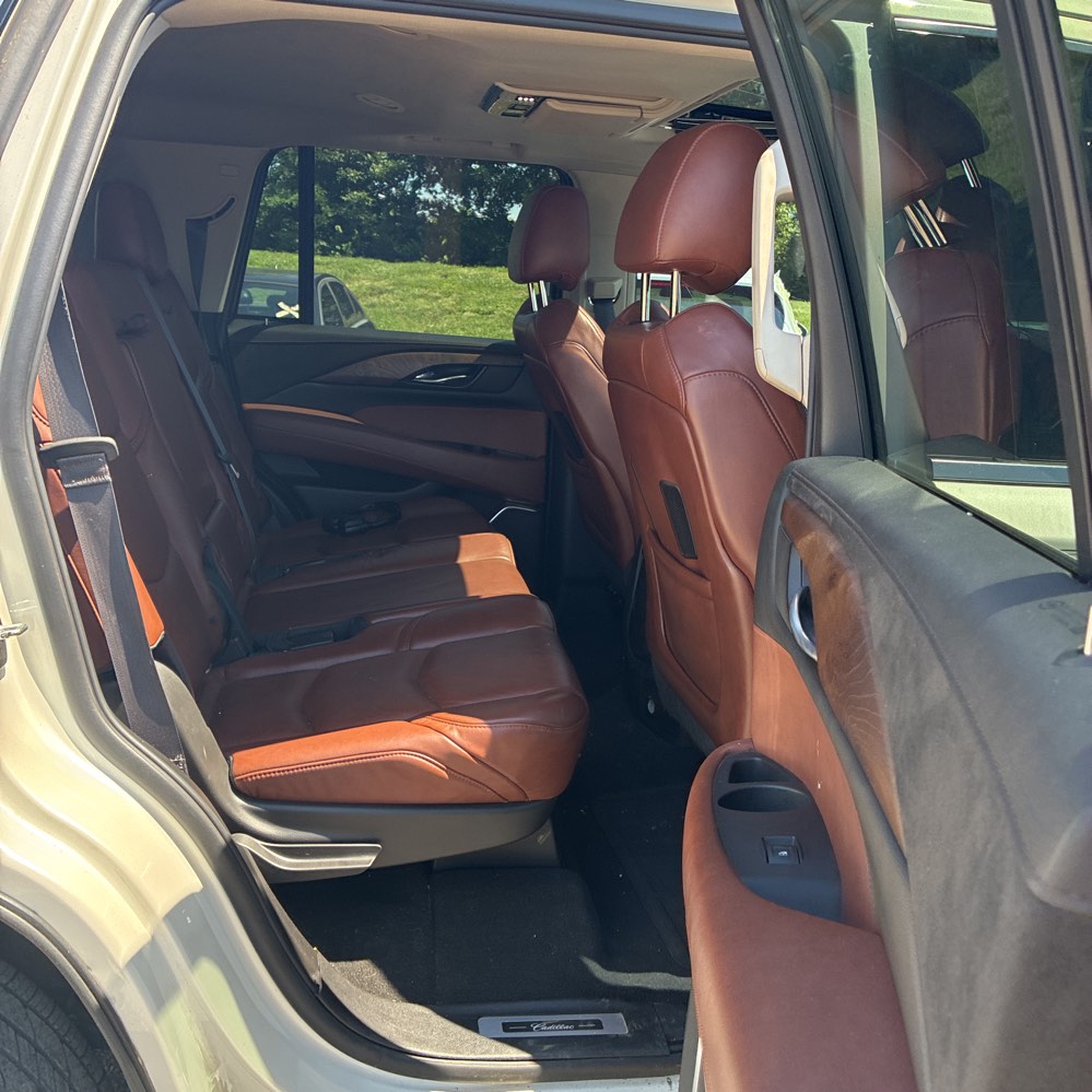2015 Cadillac Escalade Luxury photo 105