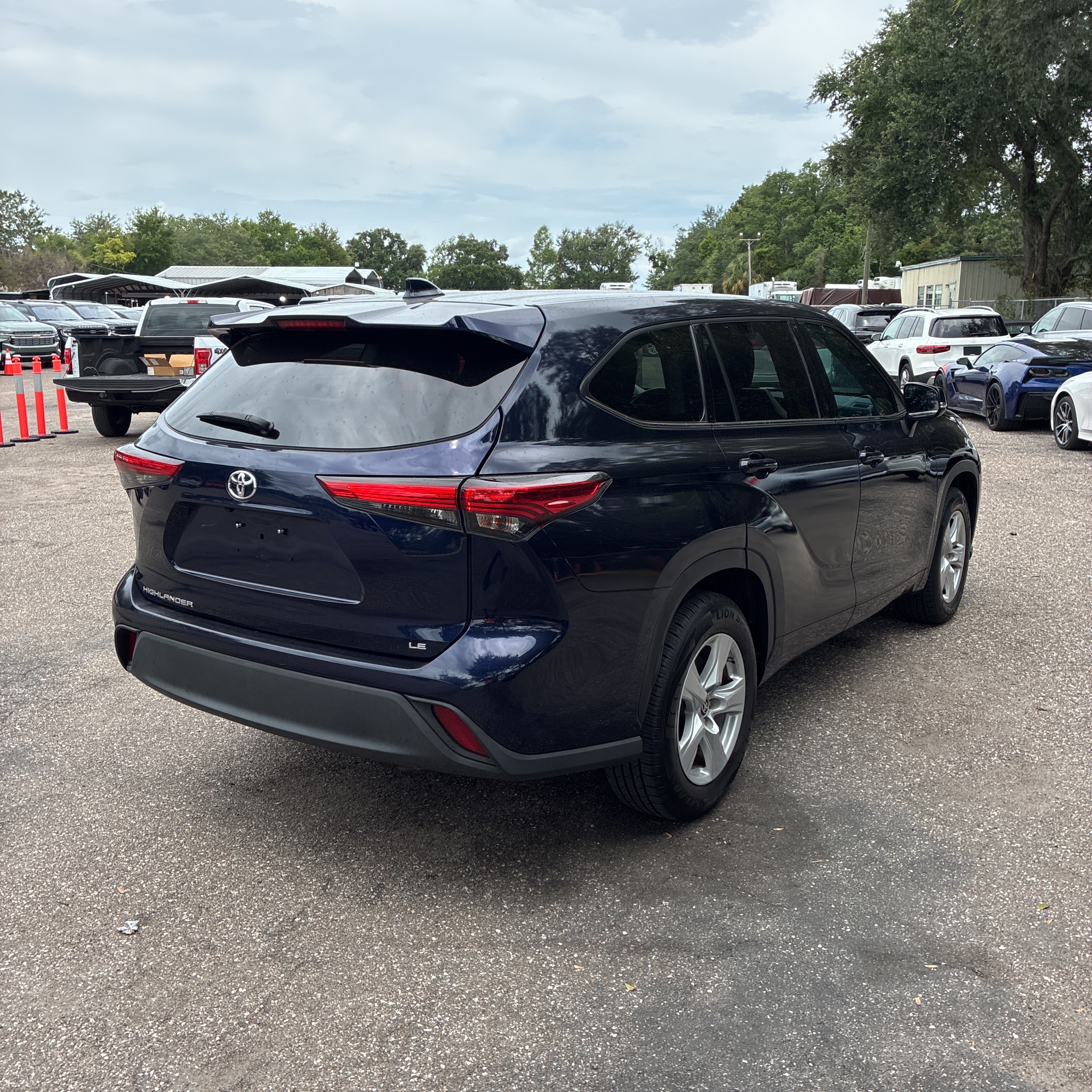 2021 Toyota Highlander LE photo 68