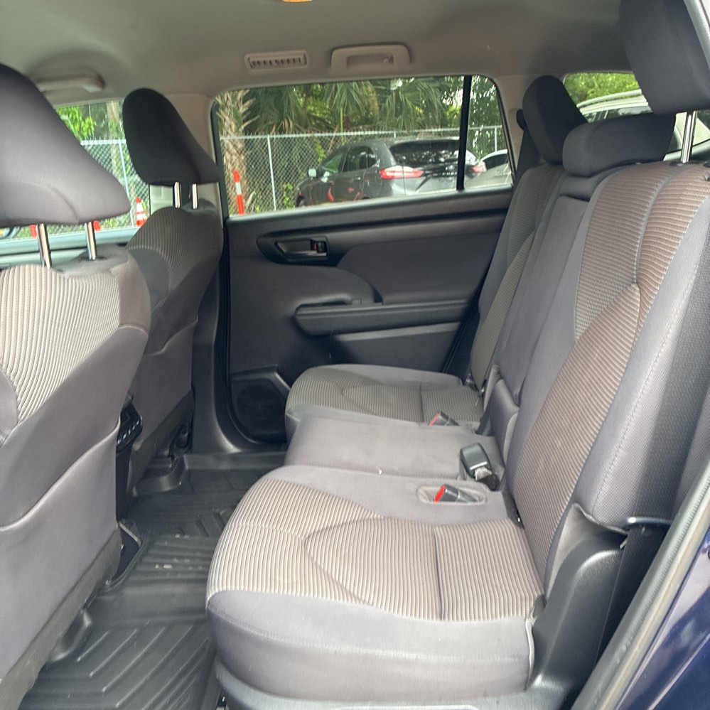 2021 Toyota Highlander LE photo 94